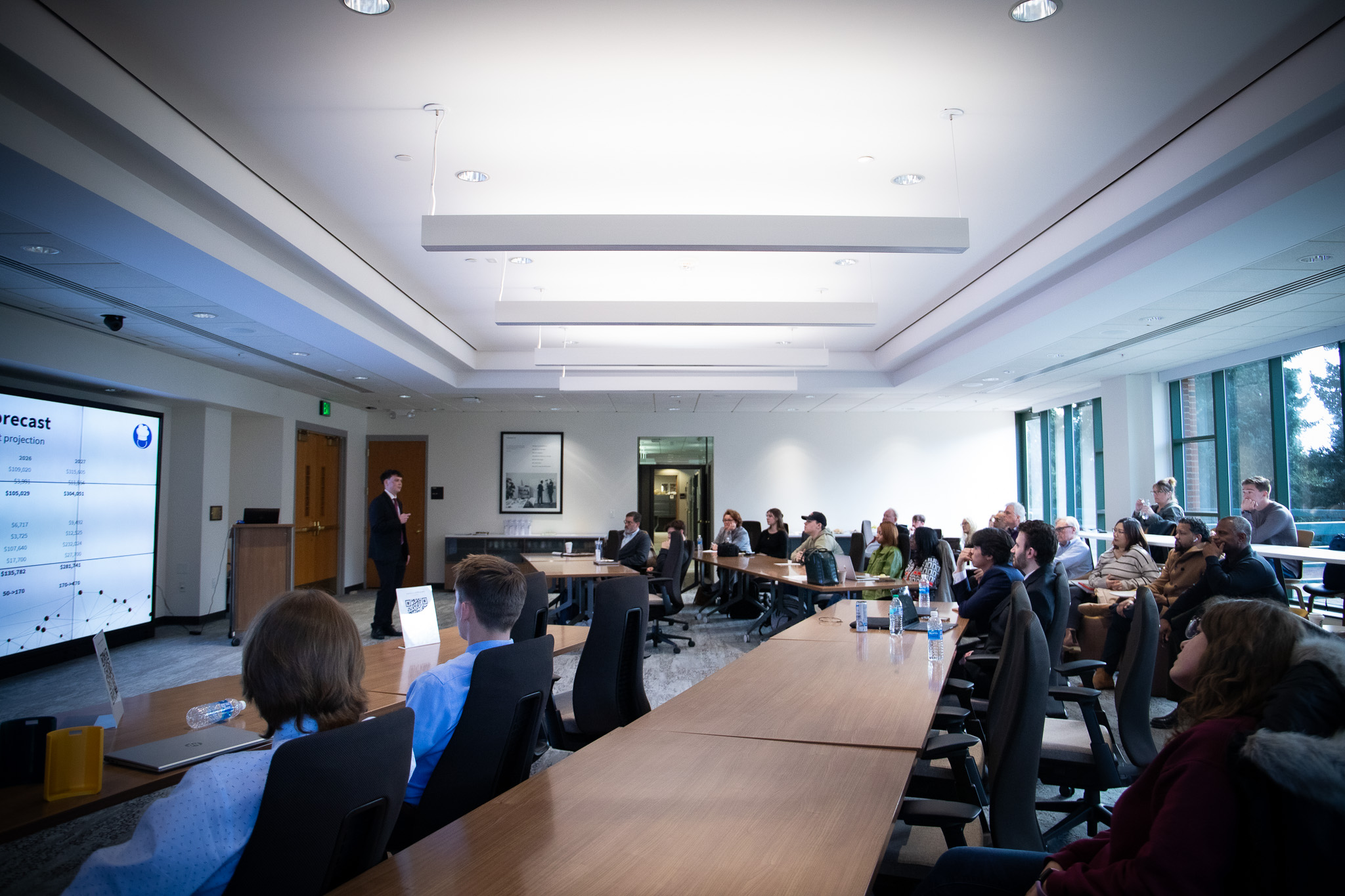 David Harrison presenting Shelf to a room of advisors and investors